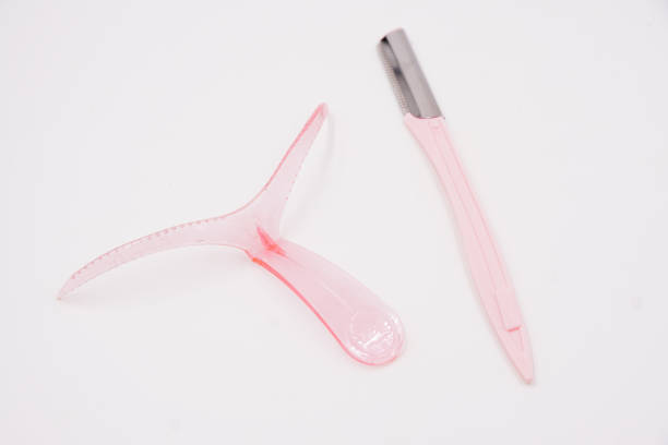 istock Pink eyebrow template shaping tool with eyebrow razor 1485375631