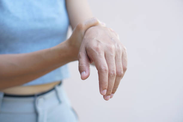 istock Asian woman having hand numbness 1485377098