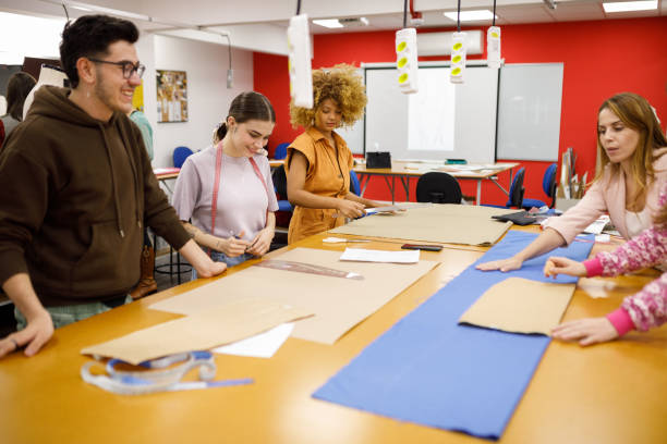 istock Students watching professor explaining how to trace fashion patterns on fabric 1485379504