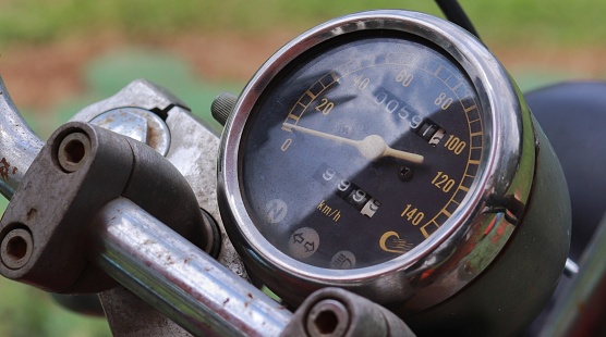 Circular motor speedometer