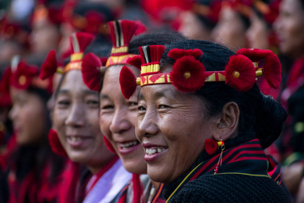 인도 nagaland의 코뿔새 축제 - india traditional culture indigenous culture women 뉴스 사진 이미지