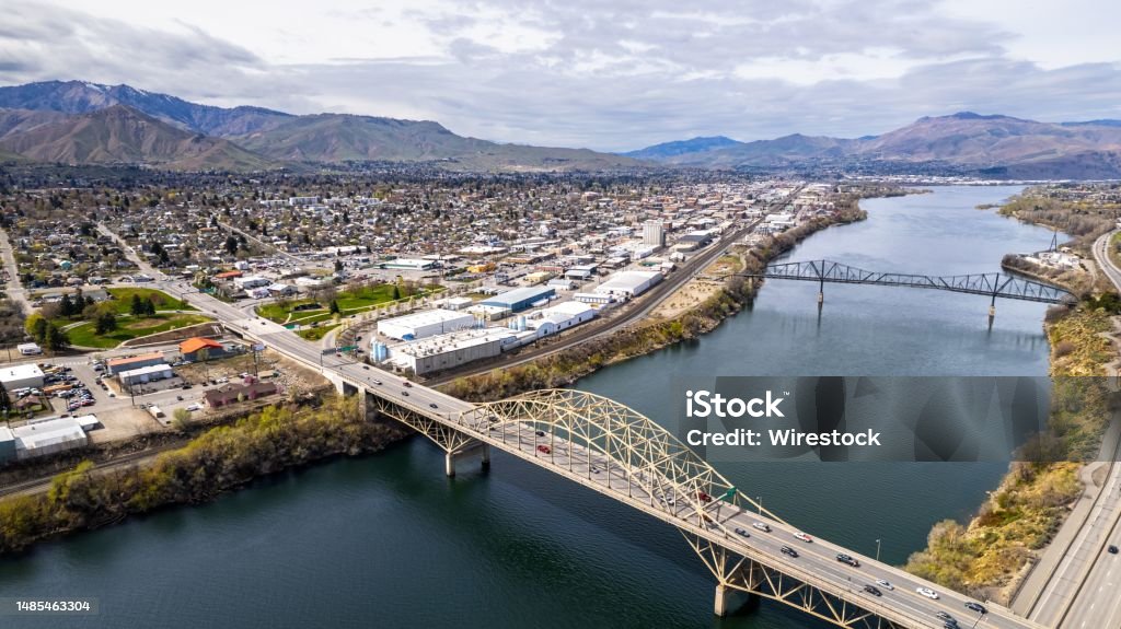 Aerial view of the Wenatchee Valley and nearby bright blue Columbia River on a bright day An aerial view of the Wenatchee Valley and nearby bright blue Columbia River on a bright day Wenatchee Stock Photo