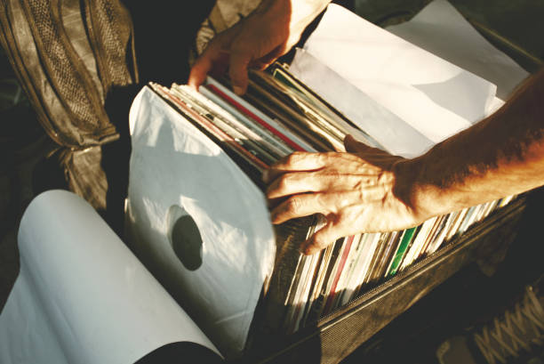 istock Searching for Sound: A Man's Hands on the Hunt for Vinyl 1485509487
