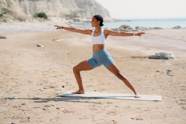 istock Young woman exercise on the beach 1485535304