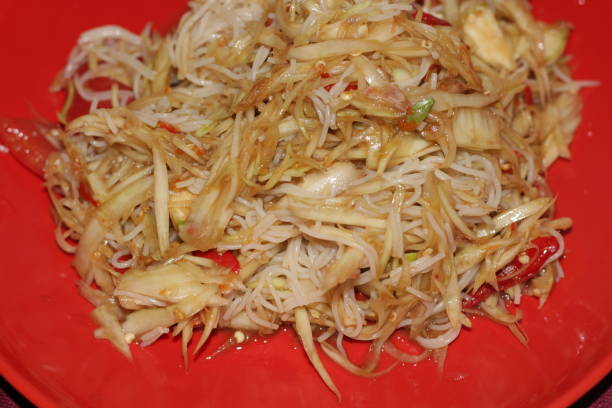 istock Spicy papaya salad. 1485602129
