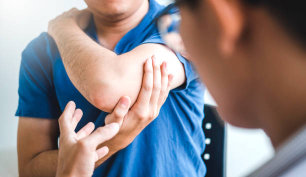 istock Physical Doctor consulting with patient About  muscule pain problems Physical therapy diagnosing concept 1485660149