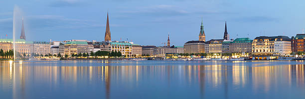 istock Hamburg Alster Panorama 148566223