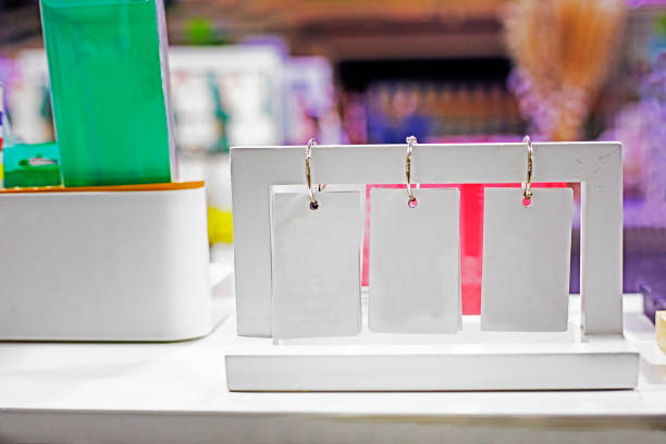 istock flip desk calendar mockup with blank paper stripes. mocap 1485690083