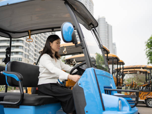 istock The female driver preparing to start the car 1485691205
