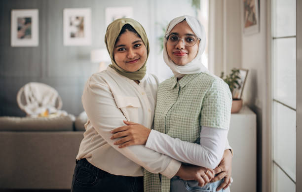istock Women friends 1485710277