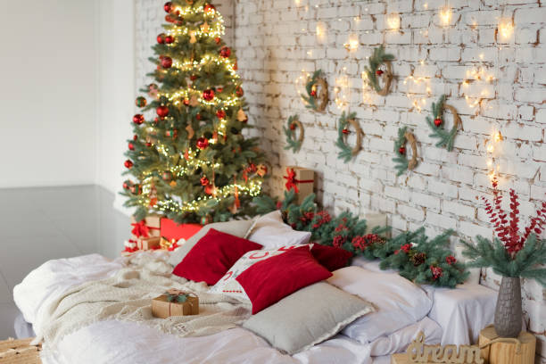 istock Light Christmas bedroom with red decorations 1485710425