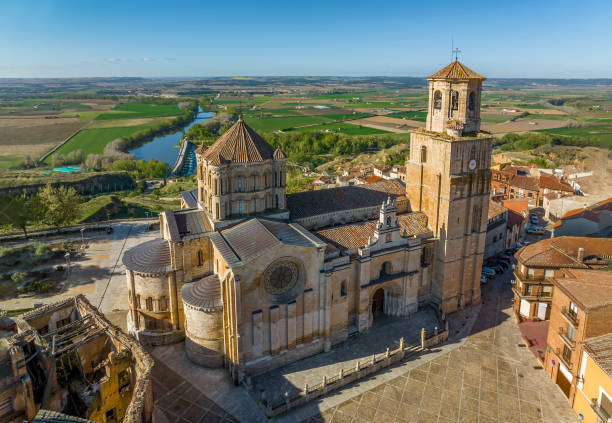 Romanesque and gothic  Colegiata Toro. in Zamora Aerial view of the Collegiate Church of Santa Maria la Mayor in the city of Toro Province of Zamora Spain, View of the facade toro zamora stock pictures, royalty-free photos & images