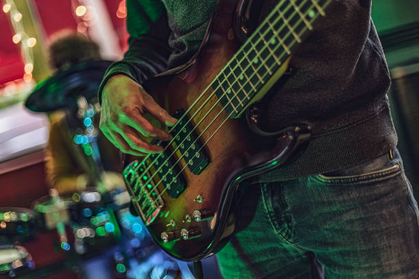 skilled bassist playing close-up - plucking an instrument imagens e fotografias de stock