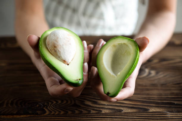 istock Woman holding Avocado 1485768041