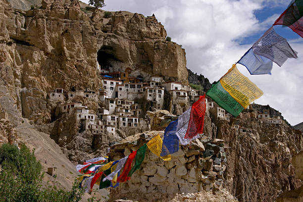 phuktal монастырь - gompa стоковые фото и изображения