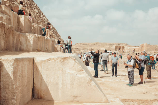 le caire, égypte. mars 2023 - saqqara egypt pyramid shape pyramid photos et images de collection