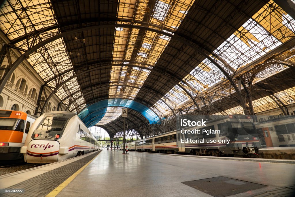 Photo libre de droit de Quai De La Gare De Barcelone Dans Le