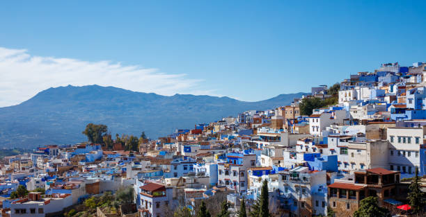 Vista panorámica del paisaje de la ciudad de Chefchaouen- Viaje en Marruecos - foto de stock