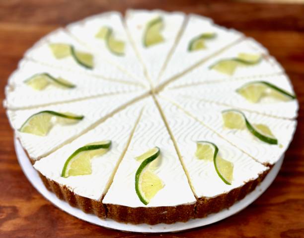 istock Whole Keylime piece with slices on a cutting board 1485832706