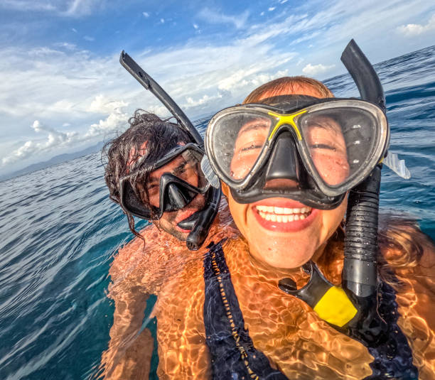 istock Couple snorkeling  selfie 1485858019