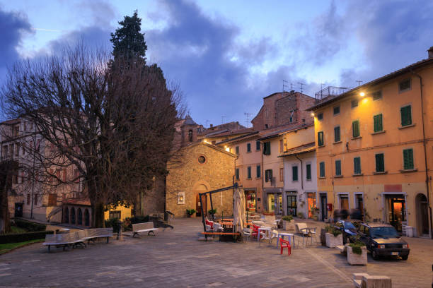 istock Gambassi Terme town square, Tuscan old town 1485875056