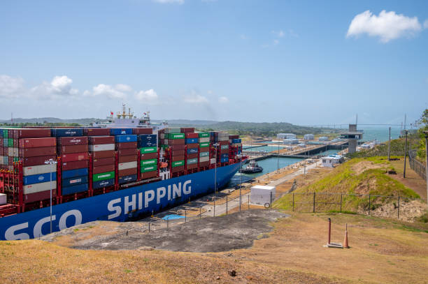 panama canal views - panama canal panama canal container imagens e fotografias de stock