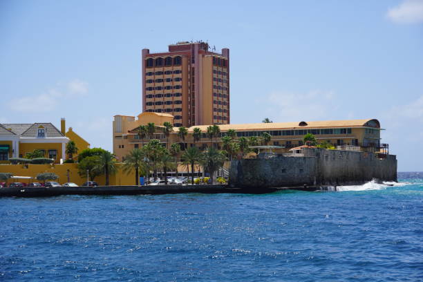 fort amsterdam, willemstad curaçao - fort amsterdam - fotografias e filmes do acervo