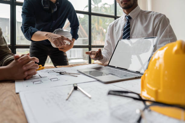 istock Team of engineers meeting to report project construction on laptop screen 1485939228