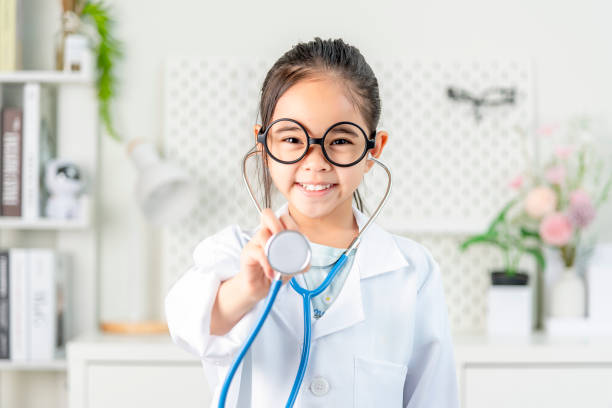 istock smart doctor Little Girl 1485986811