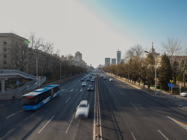 tráfico por carretera principal de la avenida chang'an de beijing - changan avenue fotografías e imágenes de stock