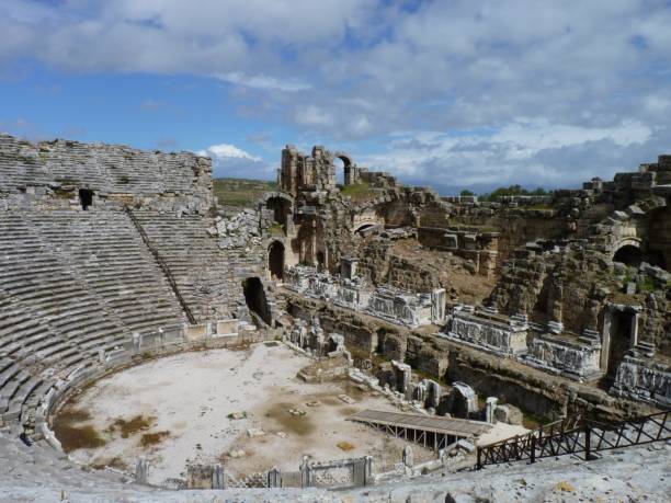 antigua perge, cerca de antalya: el teatro - roman antalya turkey restoring fotografías e imágenes de stock