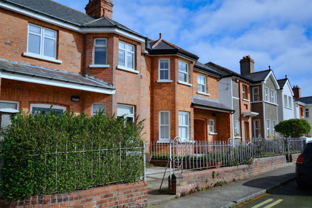 istock Residential street 1486074918