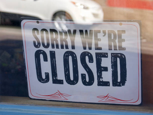 istock Business closed sign visible through the window 1486101981