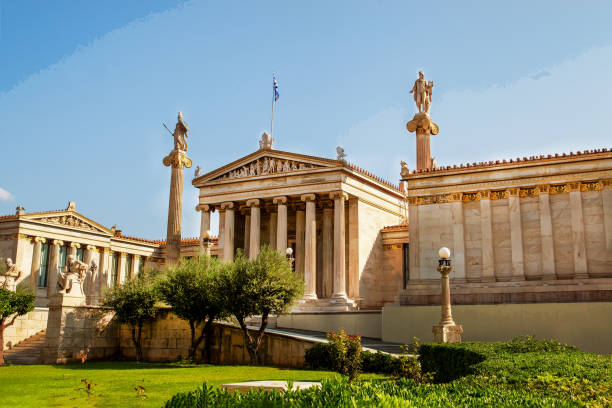 bâtiment de l’université nationale d’athènes - ionic column neo classical classical greek photos et images de collection