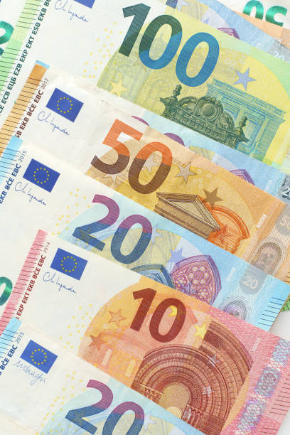 Photograph of a ten and a twenty euro bill.