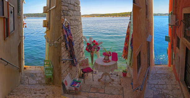 un colorido collage de calles con estrechas escaleras al mar en rovinj, croacia - outdoors store beach bench fotografías e imágenes de stock