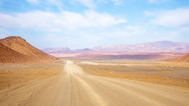 gravel road of namibia from ai-ais to aus in richtersveld transfrontier park. - landscape panoramic kalahari desert namibia imagens e fotografias de stock