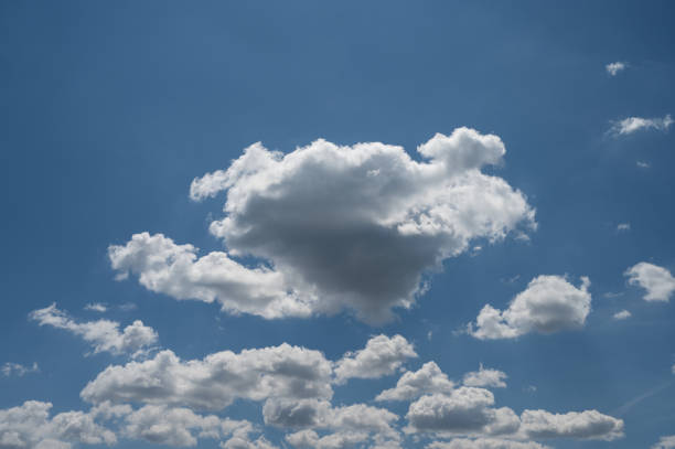впечатляющие облака в небе - 2947 стоковые фото и изображения