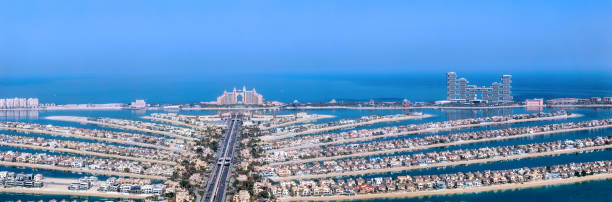 인공 섬 팜 주메이라(palm jumeirah)의 현대적인 건축물 - palm island 뉴스 사진 이미지