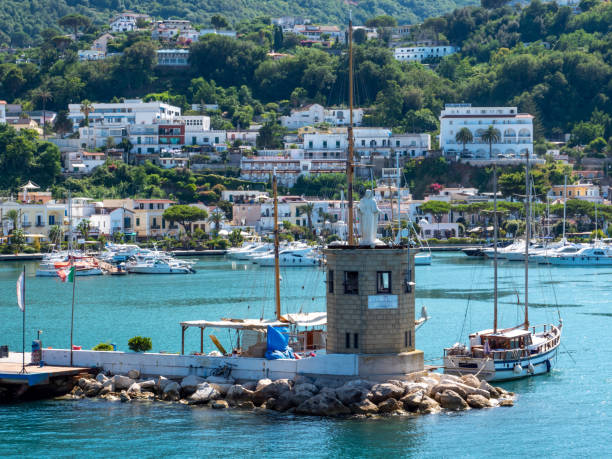 лодки в гавани острова искья - ischia island campania nautical vessel harbor стоковые фото и изображения