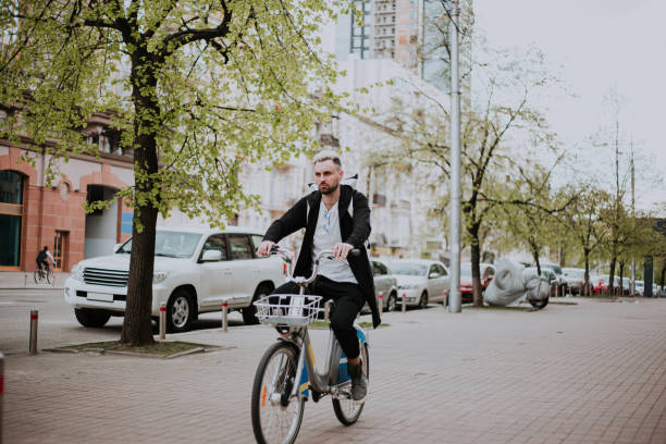 istock Cyclist in the big city 1486248324