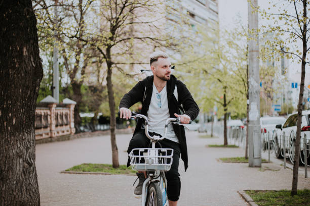 istock Cyclist in the big city 1486248344