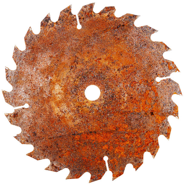 old rusty hoja de sierra circular - wood circular saw dirty old fotografías e imágenes de stock