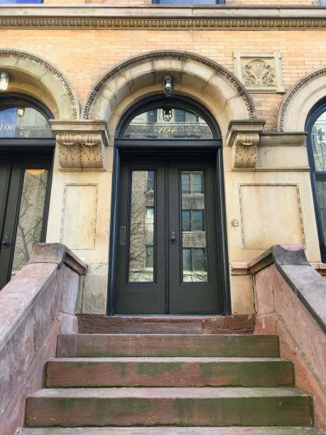 istock Front stoop of a historic Harlem townhouse 1486284515