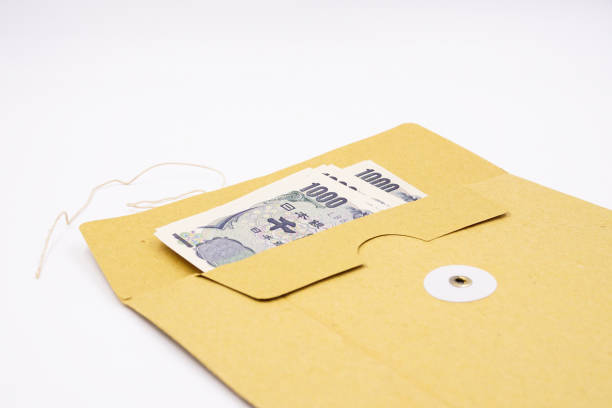 istock Japanese one thousand yen notes in a brown envelope 1486329824