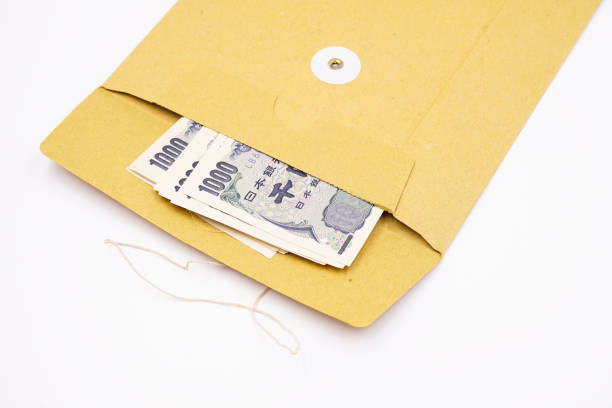 istock Japanese one thousand yen notes in a brown envelope 1486332846