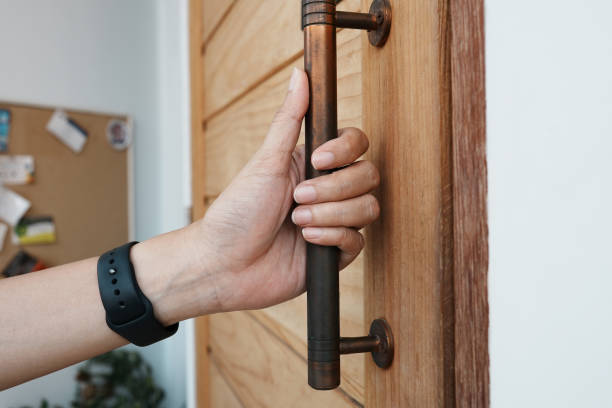 istock hand hold handle of door, close up 1486460613