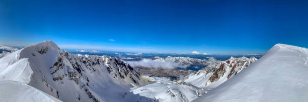 istock Summit View of Mount St. Helens 1486470987