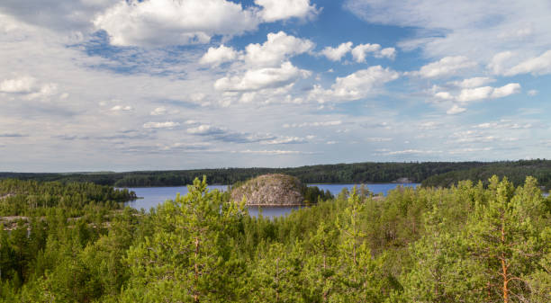 landscape with lake or sea view. Green forest. Coniferous trees on the shore of the reservoir. Summer landscape. Sunny warm weather. Desktop screensaver. Summer background with nature. Blue sky. outdoor recreation. journeys. Rocky shore by the water. Rocks and trees on the shore. an island in the middle of a lake. the island looks like a turtle paisaje con vistas al lago o al mar. bosque verde. Árboles coníferos en la orilla del embalse. paisaje de verano. clima cálido soleado. salvapantallas de escritorio. fondo de verano con la naturaleza. cielo azul. recreación al aire libre. viajes. costa