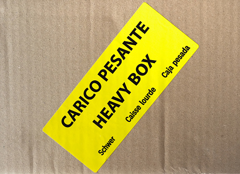 carico pesante translation heavy box written in italian english german french and spanish